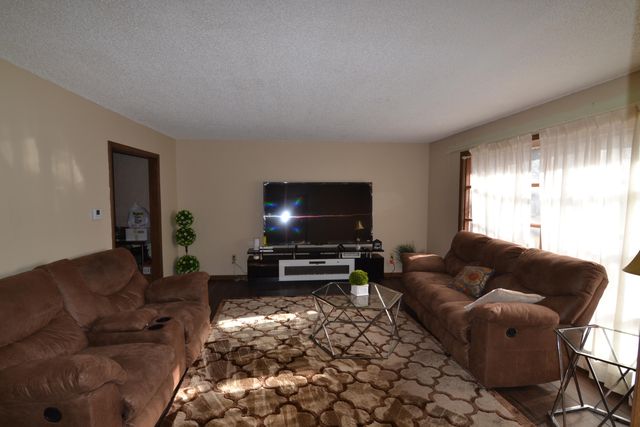 713 E Meadowlark Circle, Springfield, MO 65810