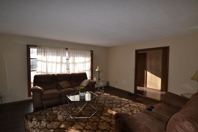 713 E Meadowlark Circle, Springfield, MO 65810