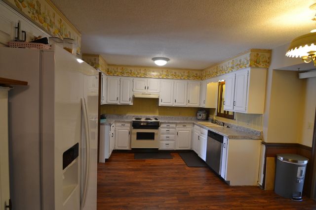 713 E Meadowlark Circle, Springfield, MO 65810