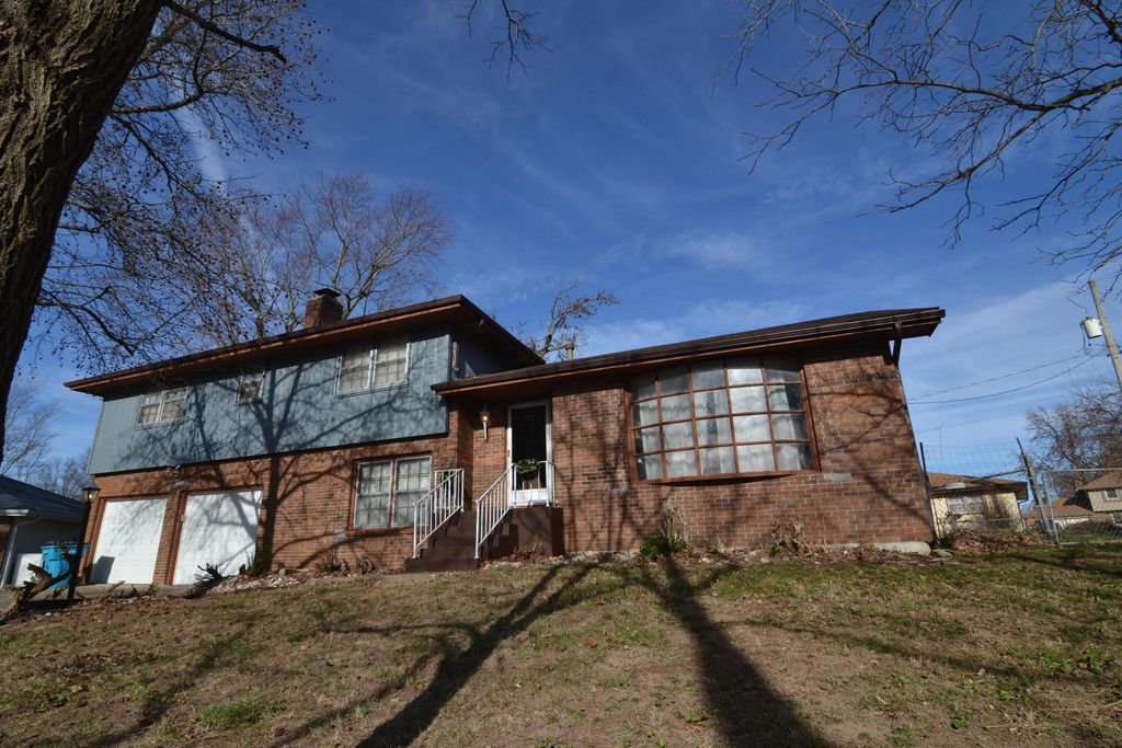 713 E Meadowlark Circle, Springfield, MO 65810