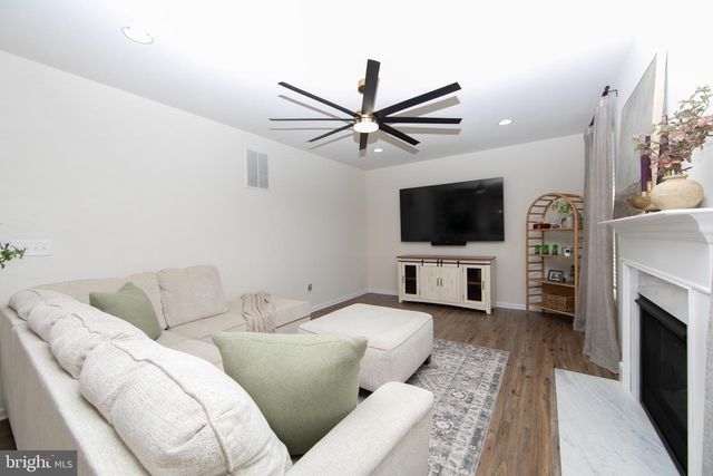 8 CAYUGA WAY, Sicklerville, NJ 08081