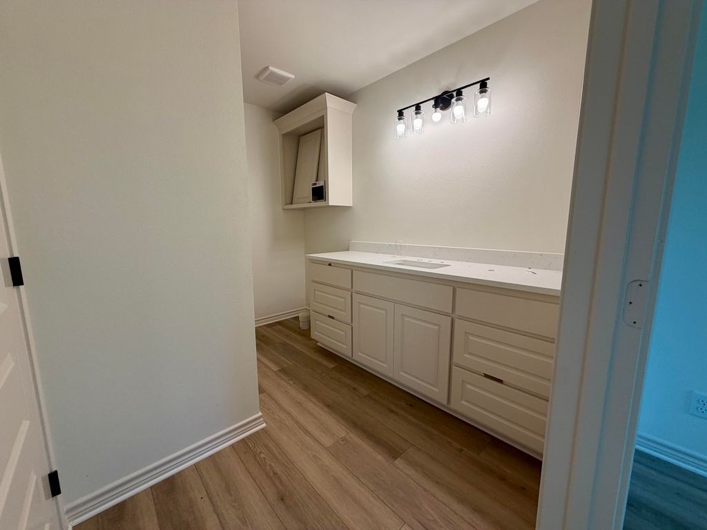 Image 4 of property listing at 1726 Beacon Street, San Angelo, TX 76903
