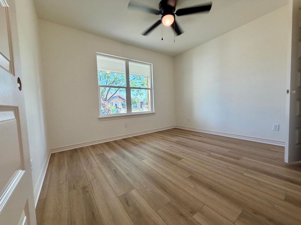 Image 6 of property listing at 1726 Beacon Street, San Angelo, TX 76903