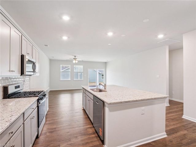 101 Gallop WAY, Yorktown, VA 23690