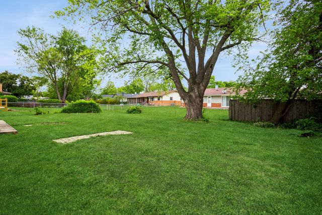 520 Landmeier Road, Elk Grove Village, IL 60007