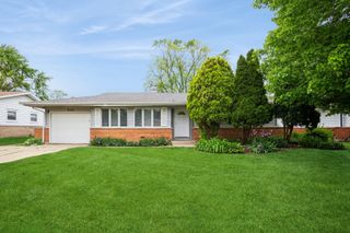 520 Landmeier Road, Elk Grove Village, IL 60007