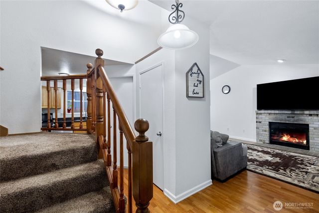 309 White River Drive, Pacific, WA 98047