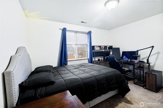 309 White River Drive, Pacific, WA 98047