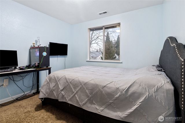 309 White River Drive, Pacific, WA 98047