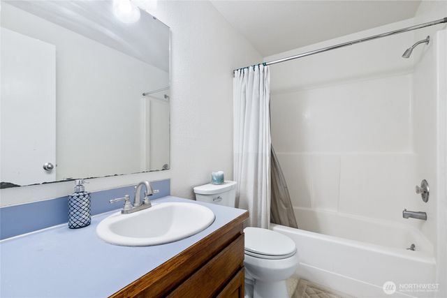 309 White River Drive, Pacific, WA 98047