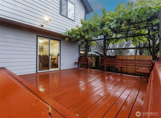 309 White River Drive, Pacific, WA 98047