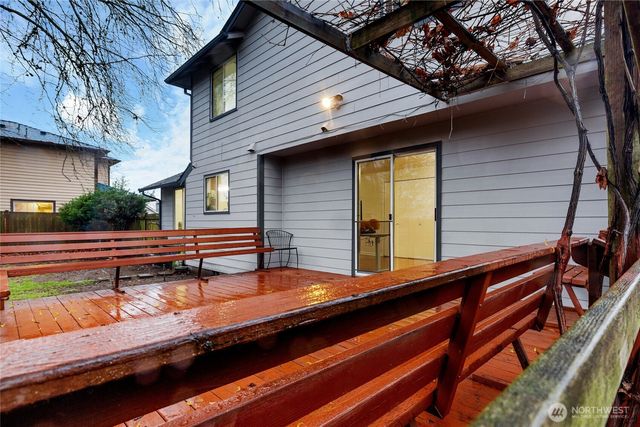 309 White River Drive, Pacific, WA 98047