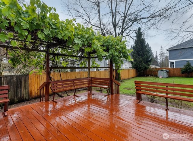 309 White River Drive, Pacific, WA 98047