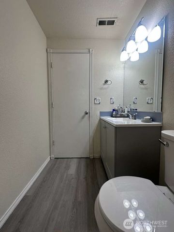 309 White River Drive, Pacific, WA 98047