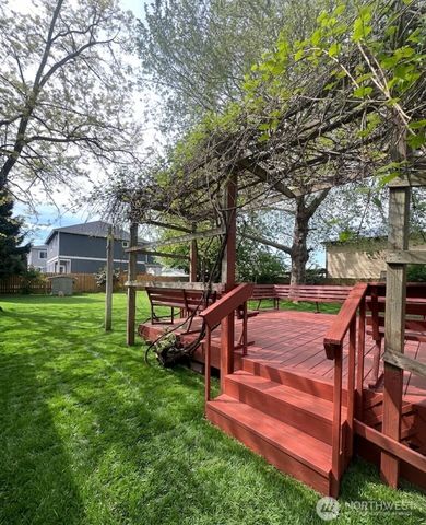 309 White River Drive, Pacific, WA 98047
