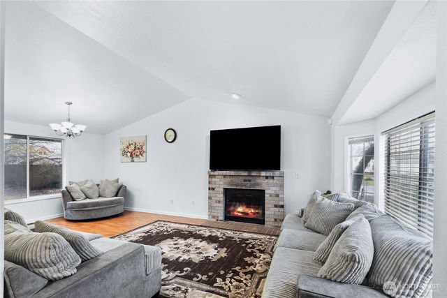 309 White River Drive, Pacific, WA 98047