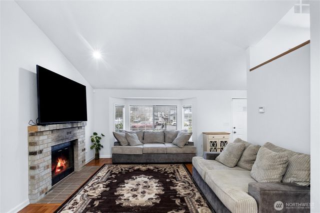 309 White River Drive, Pacific, WA 98047