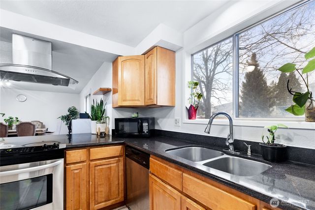 309 White River Drive, Pacific, WA 98047