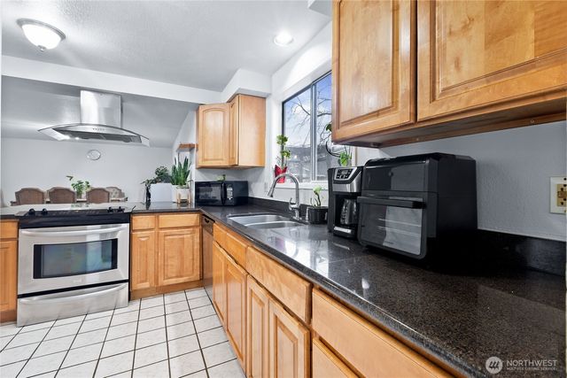 309 White River Drive, Pacific, WA 98047