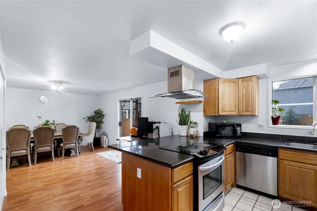 309 White River Drive, Pacific, WA 98047