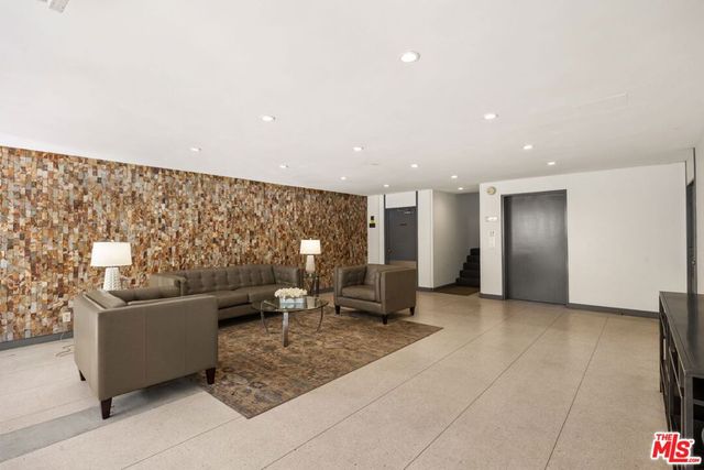 5625 Windsor Way 211, Culver City, CA 90230