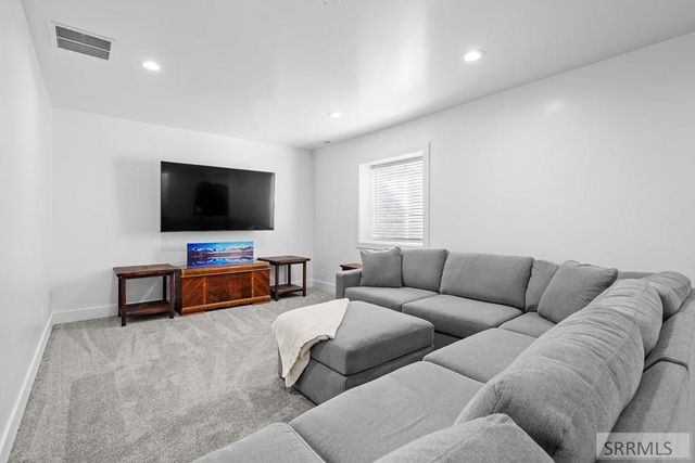 693 Sanford Street, Idaho Falls, ID 83402