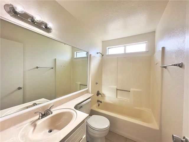 22311 Thunderbird Road, Apple Valley, CA 92307