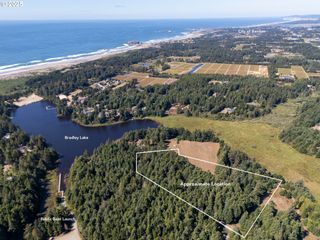 Bradley Lake Ln 1602, Bandon, OR 97411