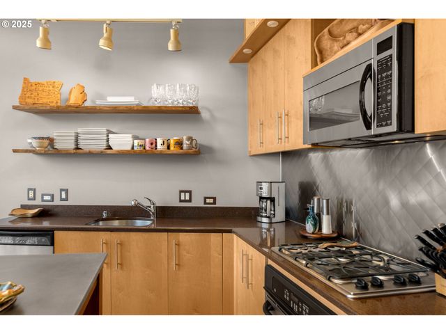 922 Nw 11TH Ave 806, Portland, OR 97209