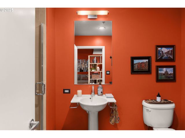 922 Nw 11TH Ave 806, Portland, OR 97209