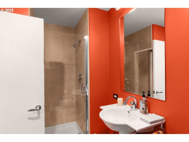 922 Nw 11TH Ave 806, Portland, OR 97209