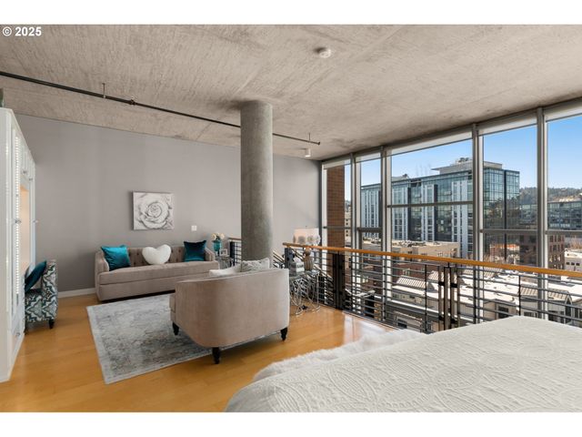 922 Nw 11TH Ave 806, Portland, OR 97209