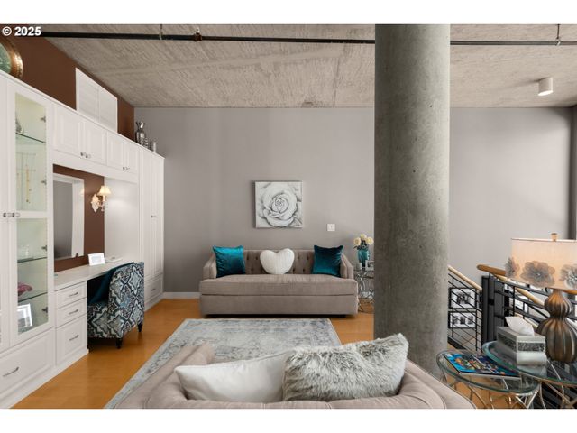 922 Nw 11TH Ave 806, Portland, OR 97209
