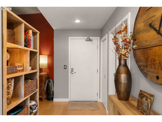 922 Nw 11TH Ave 806, Portland, OR 97209