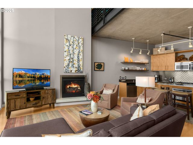 922 Nw 11TH Ave 806, Portland, OR 97209