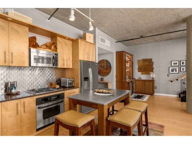 922 Nw 11TH Ave 806, Portland, OR 97209