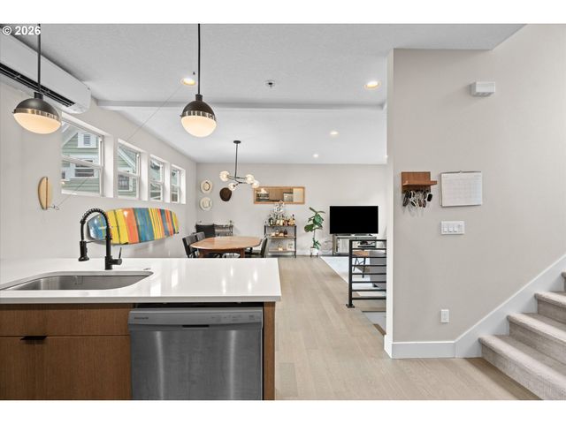 2885 Ne COUCH St, Portland, OR 97232