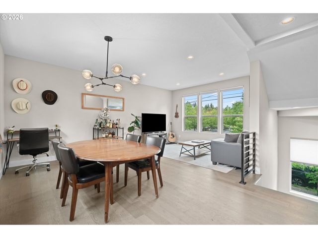 2885 Ne COUCH St, Portland, OR 97232