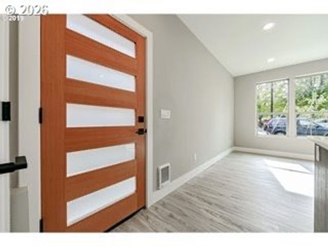 2885 Ne COUCH St, Portland, OR 97232
