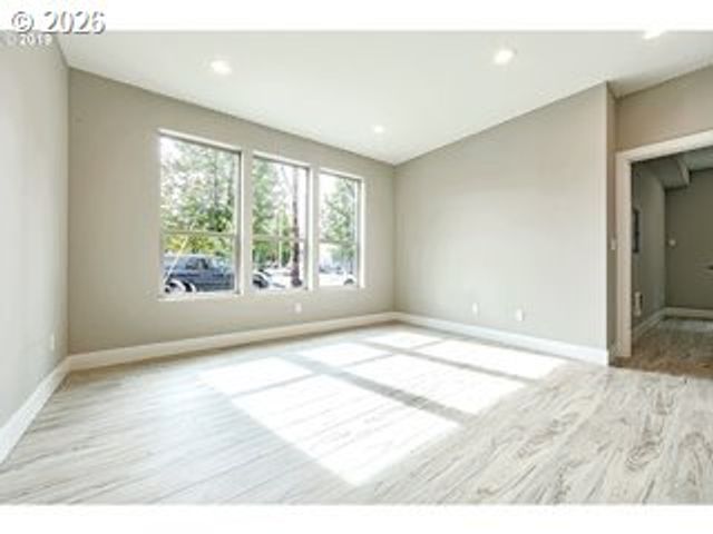 2885 Ne COUCH St, Portland, OR 97232