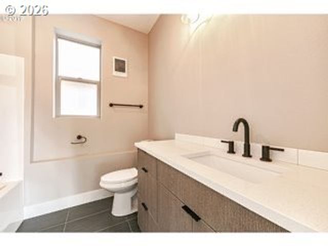 2885 Ne COUCH St, Portland, OR 97232