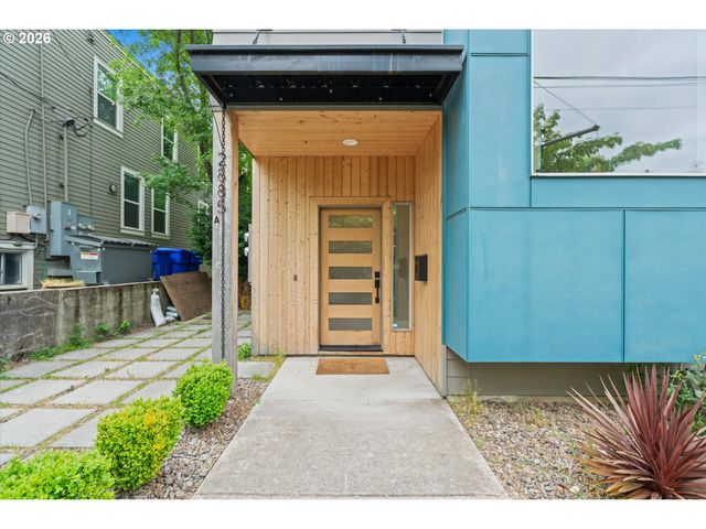 2885 Ne COUCH St, Portland, OR 97232