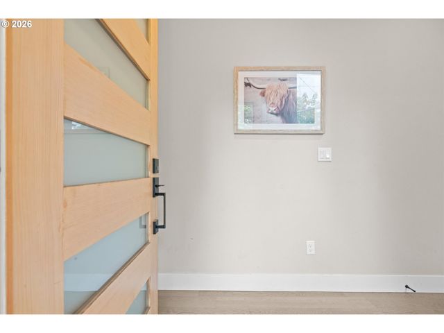 2885 Ne COUCH St, Portland, OR 97232