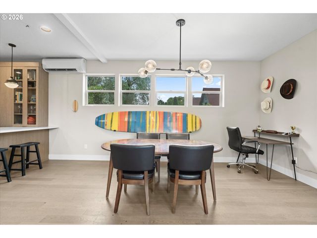 2885 Ne COUCH St, Portland, OR 97232