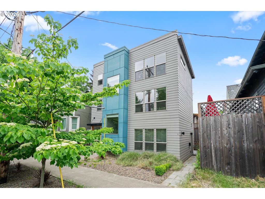 2885 Ne COUCH St, Portland, OR 97232