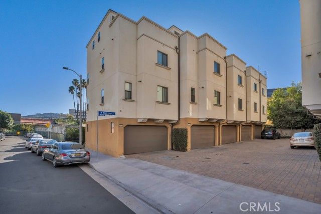 10832 W Riverton Court, Toluca Lake (los Angeles), CA 91602