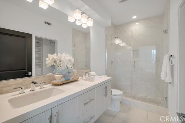 10832 W Riverton Court, Toluca Lake (los Angeles), CA 91602