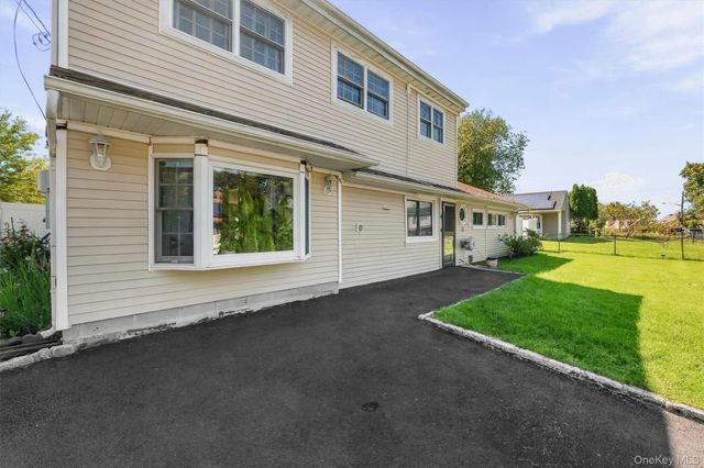 4 Manitou Trail, White Plains, NY 10603
