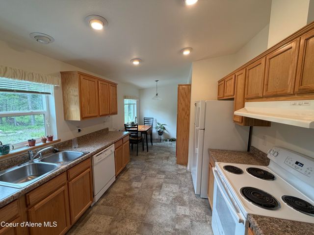 12572 E Parks RD, Athol, ID 83801