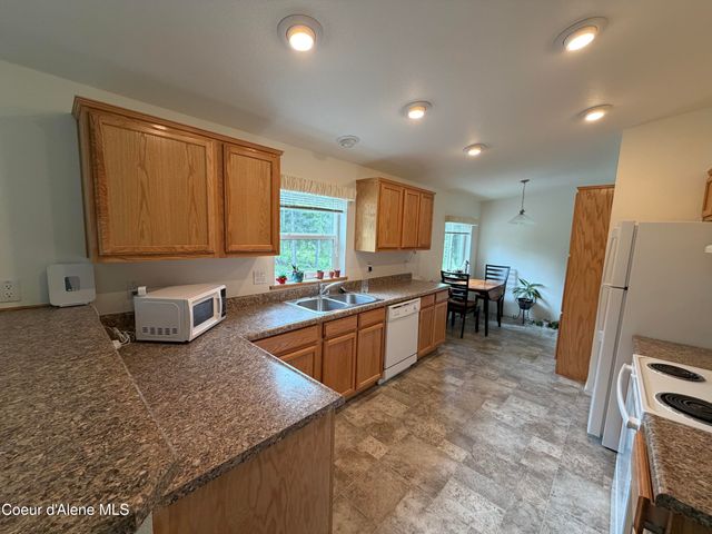 12572 E Parks RD, Athol, ID 83801